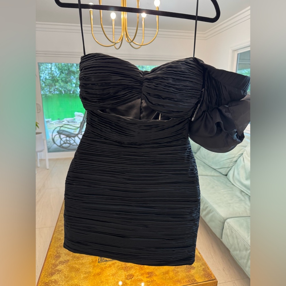 Nanna Gotti NWT strapless / side shoulder Black Ruched Puff Sleeve Mini Dress